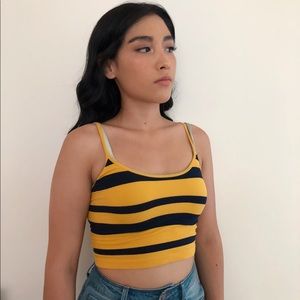 🐝 Cute crop top 🐝